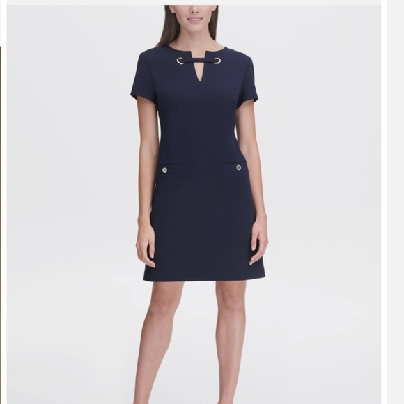 Tommy Hilfiger Dresses & Skirts - Tommy Hilfiger Pleated sleeve crepe dress